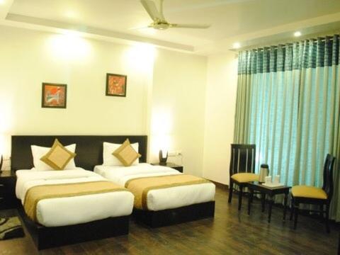 Super51Hotel Yeni Delhi Dış mekan fotoğraf