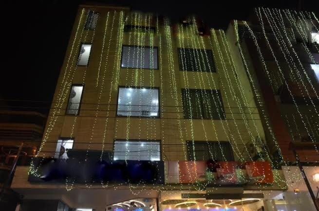 Super51Hotel Yeni Delhi Dış mekan fotoğraf